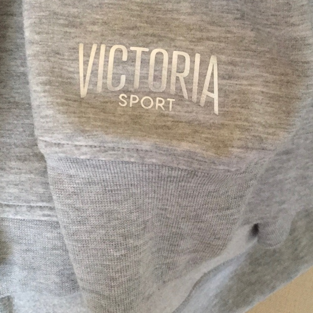 Gray Crewneck Open Back Sweatshirt L 108